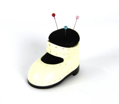 shoe shaped pincushion, art 0379500