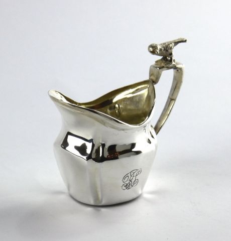 milk jug with small birds, art 0199900