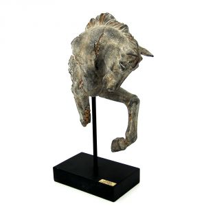 horse with base sculpture in synthetic material, art 0870185