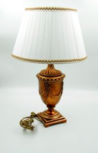 golden resin lamp with garlands and bows, art 0870133